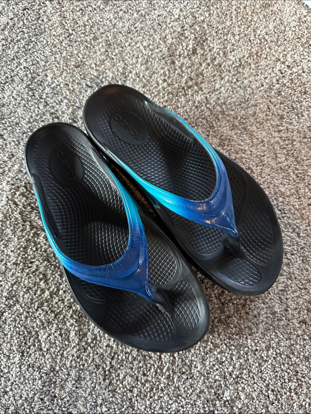 OOFOS Women's Black Sandals with Blue Gradient Straps